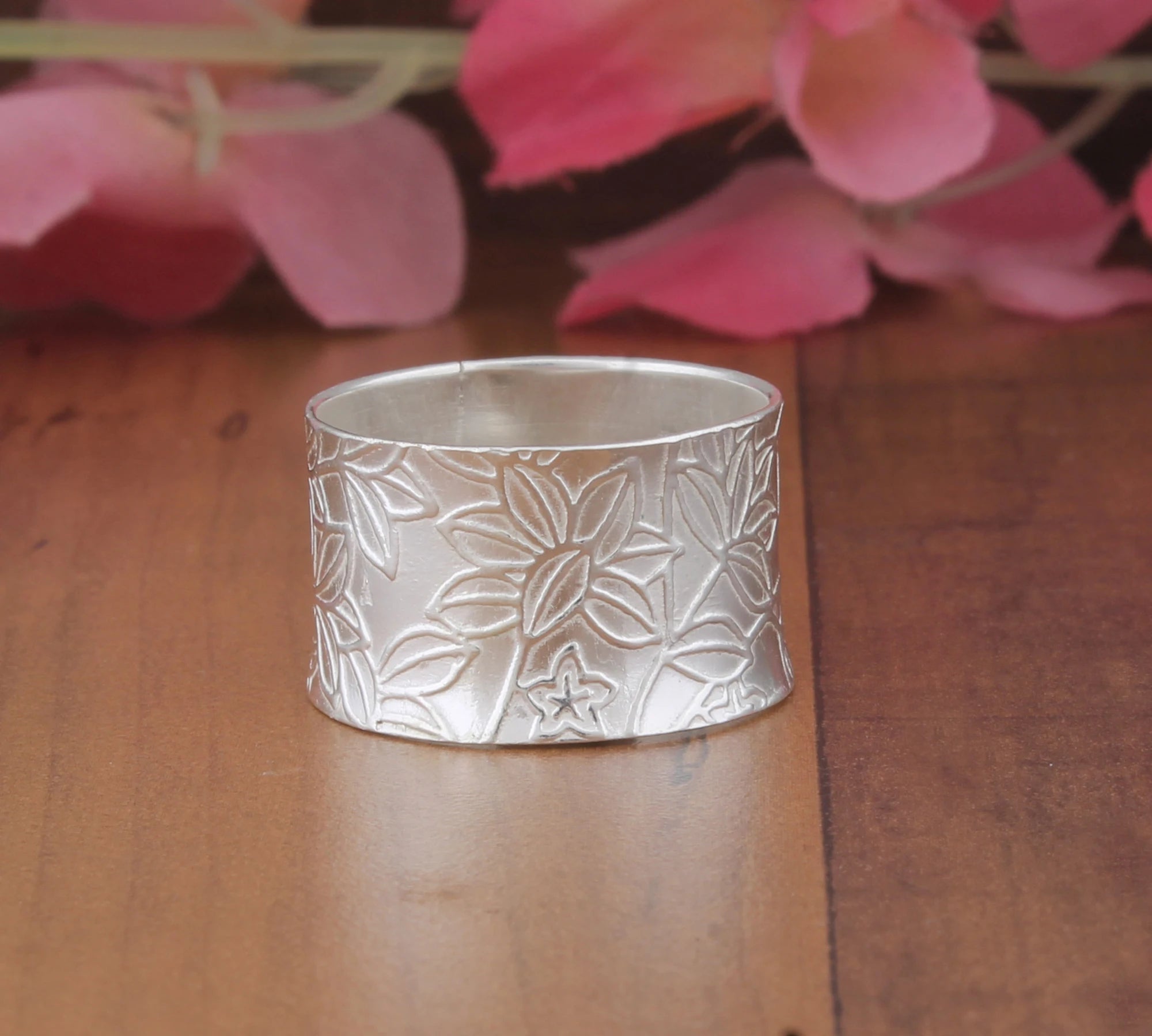 Sterling Silver Plated 925 Silver Fashion Band Ring Textured Finish Simple Cross Design Men's Gift Idea Wedding Party Classic